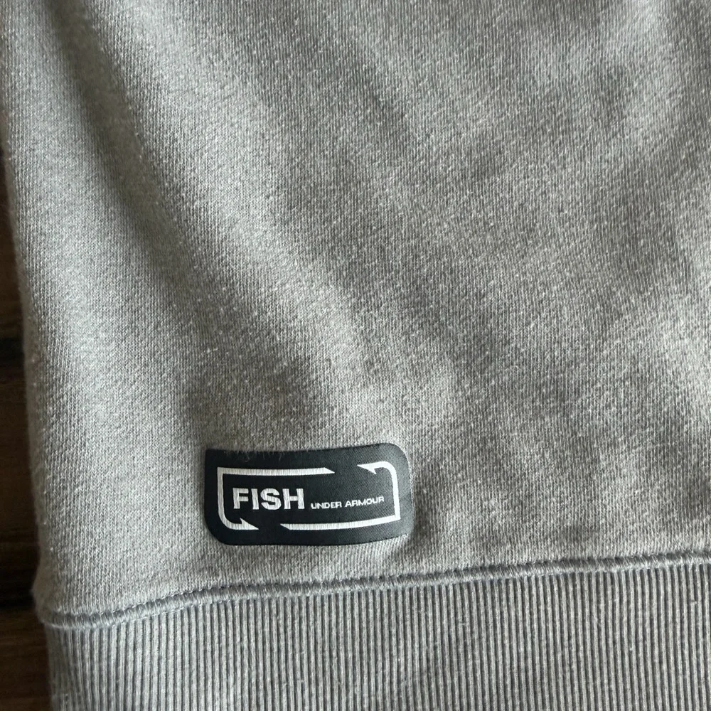 Under Armour Women’s Gray Fish Threadborne Shoreline Crew Sweatshirt-Size L - Picture 3 of 7
